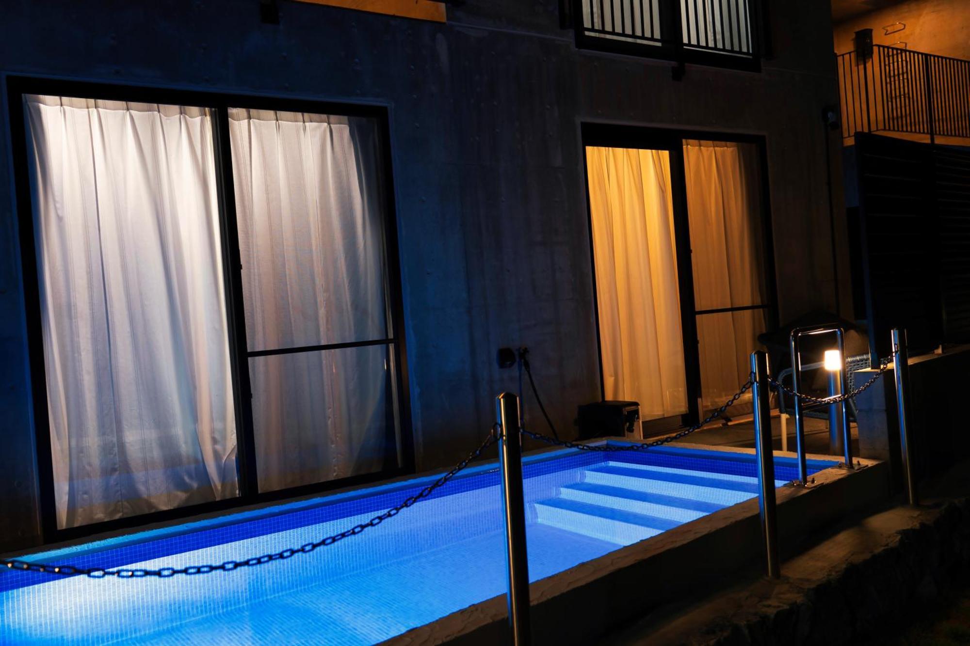 Villa オープン記念!! 期間限定割引!!! Ryukyu Breeze 天然ビーチまで徒歩30秒 プライベートプール付きvilla 北部 Nago