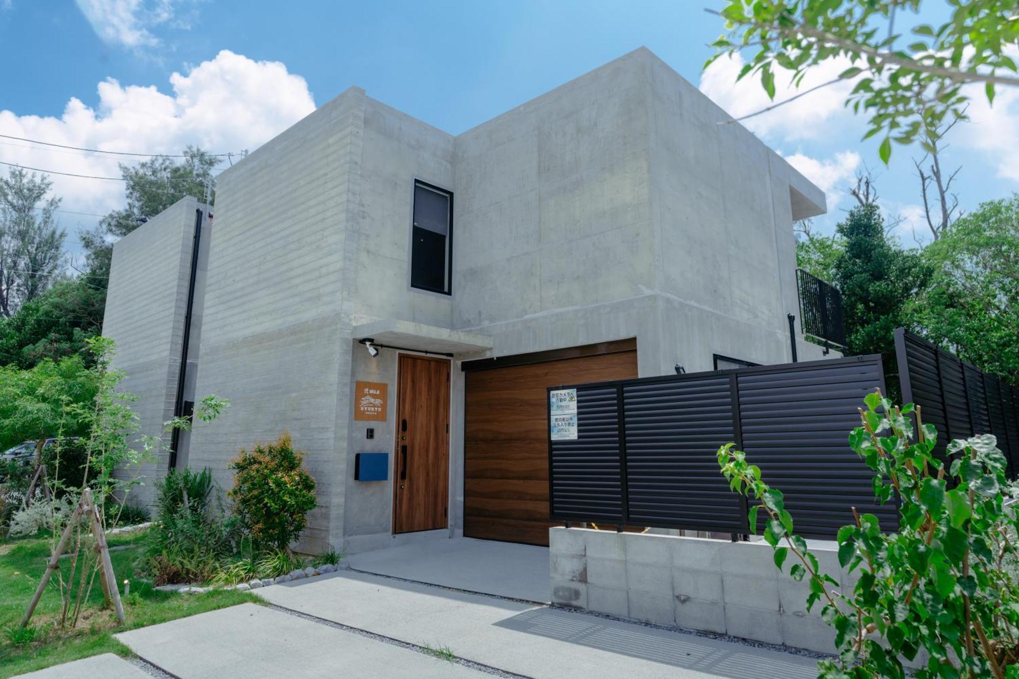 Villa オープン記念!! 期間限定割引!!! Ryukyu Breeze 天然ビーチまで徒歩30秒 プライベートプール付きvilla 北部